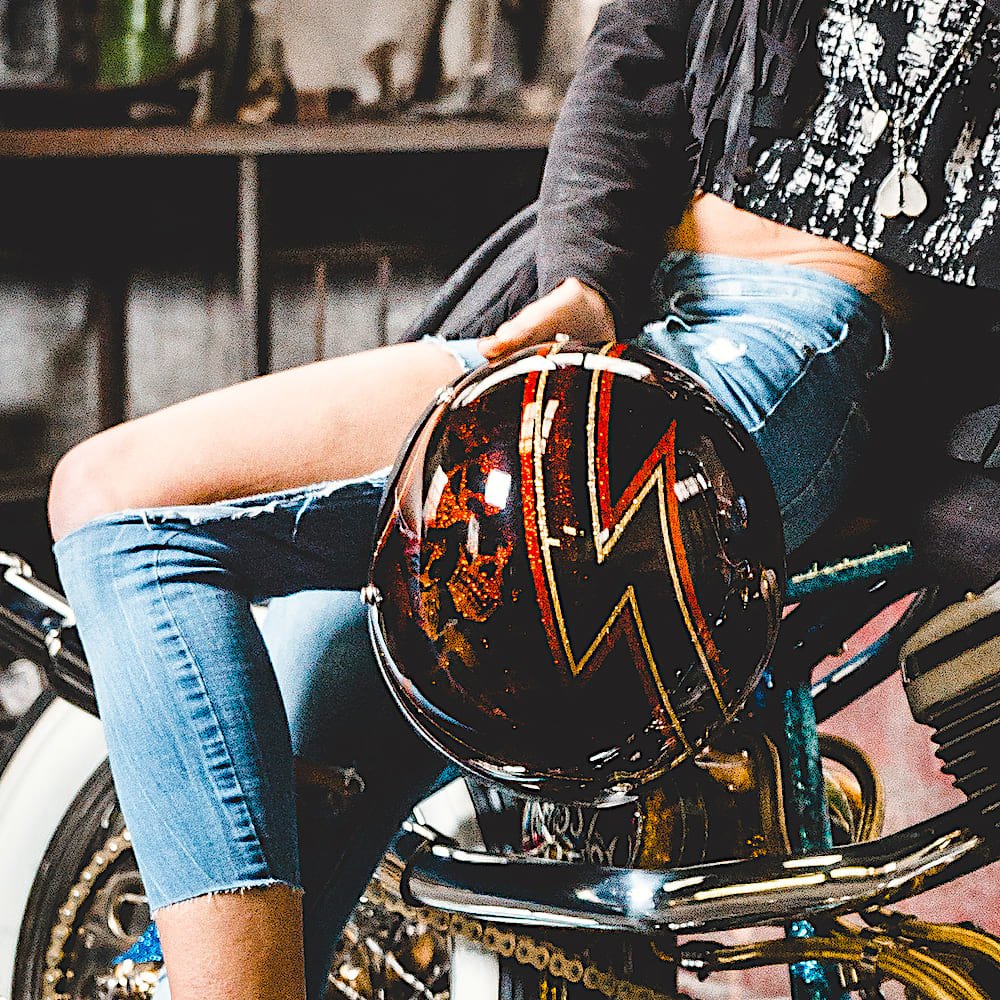 70S_HELMETS_SKULL_FLASH_FRONT_MODEL