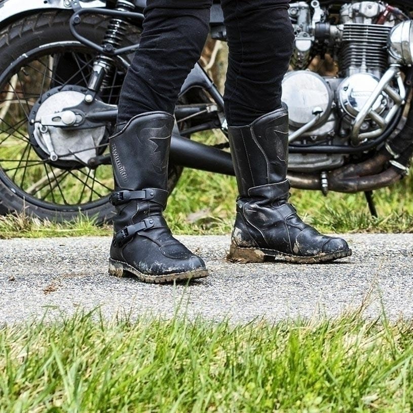 stylmartin_boots_black_Matrix_front_model