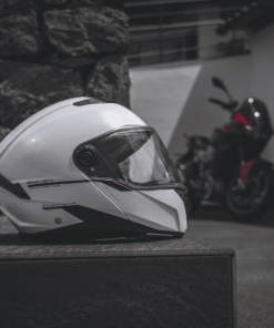 MT HELMETS- FULL FACE-MODULAR-HELMET-WHITE GLOSS-LEFT